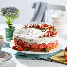 Eine pudding mascarpone haube verwandelt einen einfachen kuchen zum gaumen schmaus. Erdbeer Mascarpone Torte Rezept Von Backen De