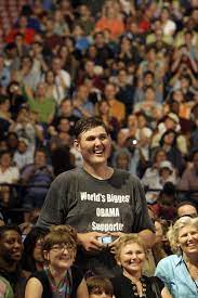 Igor vovkovinskiy, the tallest man in the united states, has died in minnesota. 3rzdp Xo8yolqm