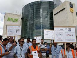 143,397 likes · 418 talking about this · 44,939 were here. Greve Da Groundforce Deixa 2 500 Malas So No Aeroporto De Lisboa Tvi24
