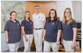 Das Praxisteam Dr Med Thomas Grodzki Facharzt Fur Orthopadie 40699 Erkrath Orthopadie Arzt Produktfotografie