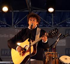 C'est le tube de en 2011, laurent voulzy change de genre musical en sortant lys & love, album entièrement inspiré. Laurent Voulzy Wikipedia