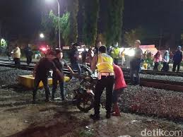 Check spelling or type a new query. Nekat Terobos Palang Pintu Kakek Di Magetan Tewas Tertabrak Ka