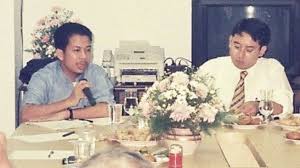 Daus mini menggunakan boks karena takut tamu yang datang tidak bisa melihat dirinya. Ganteng Mana Fadli Zon Atau Fahri Hamzah Jpnn Com
