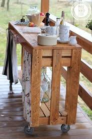 Pallet Bar Cart Outdoor Bar Carts Are Hugely Popular This Season Grab Some Wooden Pallets And Try M Wood Pallet Projects Diy Furniture Rustic Outdoor Kitchens