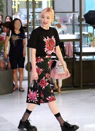 Prada's selection celebrates italian master craftsmanship with original, innovative design. Sulli S Fashion Look At Prada S Event On July 12 2019 Codipop