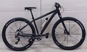 キャノンデール バッドボーイ 29er カスタム 車です 機能性も踏まえてストリートバイクとしてかっこよく 主観ですが したつもりです 元々の車体は10万のものですが 以下を中心に約23万円のカスタムをしております サイズ mタイヤ wtb thickslickサドル