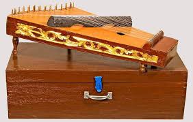 Jenis alat musik sunda ini memiliki suara khas dan cara memainkannya dengan dipetik. 18 Alat Musik Tradisional Yang Dipetik Lengkap