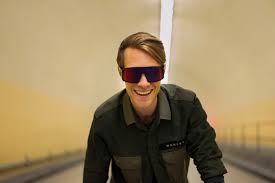 Egbert van der poel 1654 oil on panel, 36.2 x 49.5 cm. Sunglasses Features Hairpins Not Hairshorts