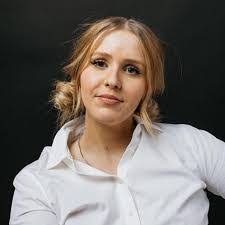 Kira Stone's Instagram, Twitter & Facebook