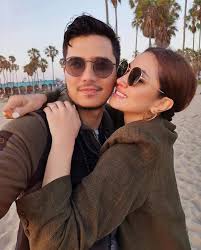 Abdul fattah bin mohd amin (born 14 september 1990) is a malaysian actor and singer. Rotikaya Bestnya Fattah Amin Dan Fazura Bercuti Di Facebook