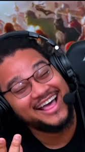 Using one Aaron to jump scare another 💀 #shanghaiknights  #aarontaylorjohnson #shanghainoon #jackiechan #owenwilson #movie #movies  #moviereactions #scare