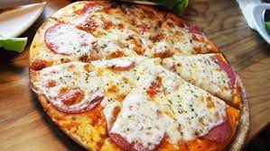 Pizza jadi makanan ringan unik yang hampir disukai oleh semua kalangan. 5 Resep Cara Membuat Pizza Rumahan Yang Enak Dari Pizza Teflon Sampai Pizza Mini Merdeka Com