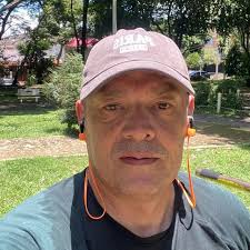 Veuillez visiter le site officiel