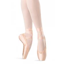 The shoe is also available in a choice of satin, canvas, and a materiale fantasia or fantasy material. Bloch Hannah Pointe Shoes