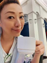 郭燕燕- 早安，今天真的很早❤️ 工作顺利，来一杯热的吧🥳