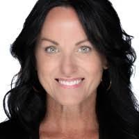 Susie Elmore's Instagram, Twitter & Facebook