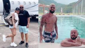 A graduate of the santos academy, gabriel made his professional debut at the age of 16 and made over 200 appearances for the club across all. Gabigol Aproveita Folga E Vai Para Mangaratiba Com Rafaella Santos Lance