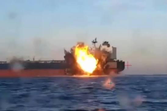 Pétrolier en mer et enjeux énergétiques