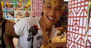 Chân dung "giang hồ mạng" Huấn Hoa hồng vừa bị tạm giữ do ma túy nổi đình  đám trên mạng xã hội