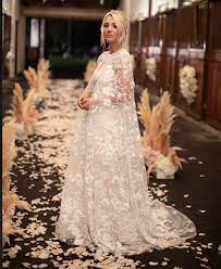 Maybe you would like to learn more about one of these? Pin By Jami Middlebrook On Weddings Celebrity Bride Celebrity Weddings Wedding Dresses