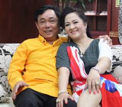 Thông tin diễn biến vụ vợ chồng ông dũng tố võ hoàng yên luôn được cập nhật tại soha.vn. DÅ©ng Lo Voi Tiá»n Nhiá»u Vo Khá»'i CÆ°á»£c 100 Tá»· Giá»¯ Danh Tiáº¿ng Cho Vá»£ Bao Gia Lai Ä'iá»‡n Tá»­ Tin Nhanh Chinh Xac