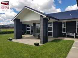 Black And White House Exterior Nz Premier Country Brick Straight Edge In Black Magic 290x145x70 House Bricks Nz Premium House Br Black House Exterior Brick Exterior House White Brick Houses