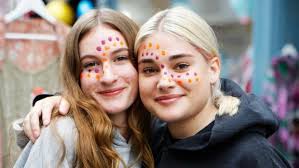 Crowds flock to Hitchin for Bucklersbury and Sun Street Day