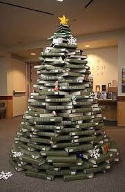 Arvore De Natal De Livros Christmas Tree Made Of Books Book Christmas Tree Alternative Christmas Tree