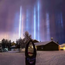 Pillars Of Light Alaska Definition Of A Pillar Of Light By Clicking On The Image Natural Phenomena Northern Lights Alaska