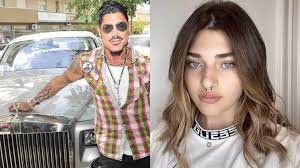 Marta fort‏ @thefashionplayg 19 дек. Marta Fort Sobre El Rolls Royce De Ricardo De La Bahia