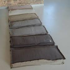 Grey Cushions Idee De Decoration Linge De Maison Couleur Chanvre