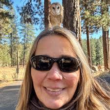 Erin Linton's Instagram, Twitter & Facebook