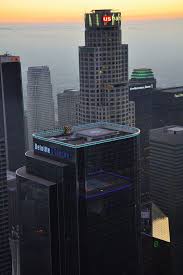 Don T Look Down As You Slide On Glass From The 70th To The 69th Floor Outside The Us Bank Tower Luxury Tours Los Angeles Us Bank Tower