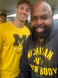 Fans show hospitality to stranger at game