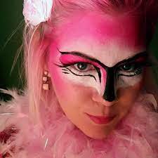 Die flamingos (phoenicopteridae) sind die einzige familie innerhalb der ordnung der phoenicopteriformes. Flamingo Kostum Selber Machen Einfache Diy Ideen Maskerix De Flamingo Costume Halloween Makeup Looks Unique Halloween Makeup