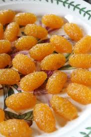 Masukkan doh ke dalam acuan tat, tekan dan gulung bersama inti nenas yang digentel kecil membujur. Inti Tart Nenas Azie Kitchen Azie Kitchen