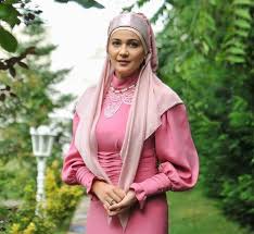 She is best known for her role as aslihan hatun in the historical drama series diriliş: Gulsim Ali Gulcemal Turkish Women Beautiful Fashion Turkish Beauty