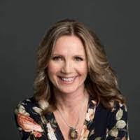 Iris Gilmore's Instagram, Twitter & Facebook