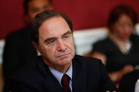 El presidenciable sebastián sichel (ind.) responde que fue a la moneda porque no se va a retirar el requerimiento del tribunal constitucional, y el presidente del partido republicano, josé antonio kast, plantea que no habría ido a la sede del ejecutivo, aunque respalda la iniciativa del. Senador Larrain Sube El Nivel Del Debate Con Diplomatica Respuesta Guaton Copion Y Fome