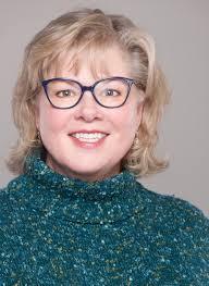 Lisa Poole's Instagram, Twitter & Facebook