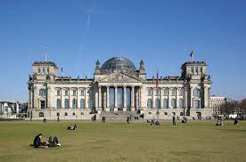 Since the building is under special protection, 50 firefighters. Reichstag Building Simple English Wikipedia The Free Encyclopedia