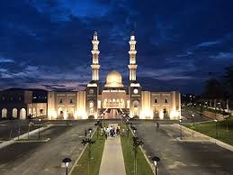 Masjid kristal adalah masjid 'cerdas' pertama di malaysia yang dibangun dengan desain infrastruktur yang terintegrasi dengan informasi dan teknologi (it) meskipun termasuk kawasan wisata, untuk masuk ke masjid ini kita tidak perlu membayar apapun. De Lenjen 10 Masjid Terbesar Di Malaysia