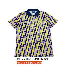 Weil die dunkelblauen trikots der schotten früher dem damals schwarzen outfit der schiedsrichter. Schottland Retro Trikot Fussballtrikot Gunstig Com