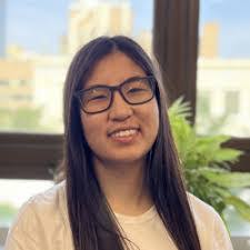 Sarah Pfau's Instagram, Twitter & Facebook