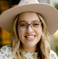 Ashlyn Anson's Instagram, Twitter & Facebook