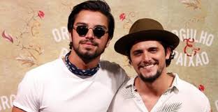 Rodrigo sang simas (rio de janeiro, 6 de janeiro de 1992) é um ator brasileiro. Rodrigo Simas E Bruno Gissoni Celebram O Nascimento Do Sobrinho Filho De Felipe Simas Mais Novela