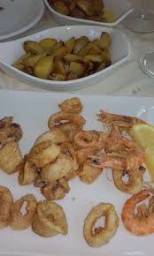 Potete realizzarli in alternativa della solita grigliata di gamberi, accompagnati da un' insalata mista, spinaci a vapore, patate al forno… pochissimi ingredienti, per esaltare il gusto già intenso dei crostacei sgusciati crudi, conditi. Frittura Calamari Gamberi E Patate Al Forno Picture Of Ristorante Indaco Rome Tripadvisor