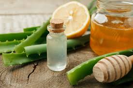 [Imagem de babosa e mel]