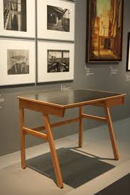 1 unverbindliche preisempfehlung des herstellers. Ein Schreibtisch Von Hannes Meyer Fur Bundesschule Adgb Bernau Teil Der Neuen Sammlung Bauhaus Bauhaus Archiv Berlin Smow Blog