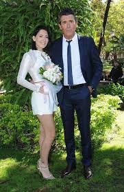 Acompañado por su hija bianca y la cantante ivana rossi, el humorista interpretó en la gala de tríos. A Los 18 Anos Se Caso La Hija De Miguel Angel Cherutti Infocanuelas